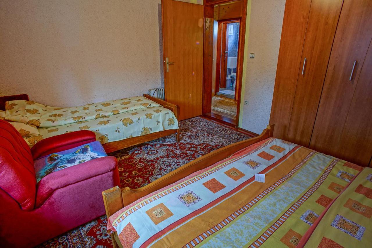 Lara Rooms Žabljak Buitenkant foto