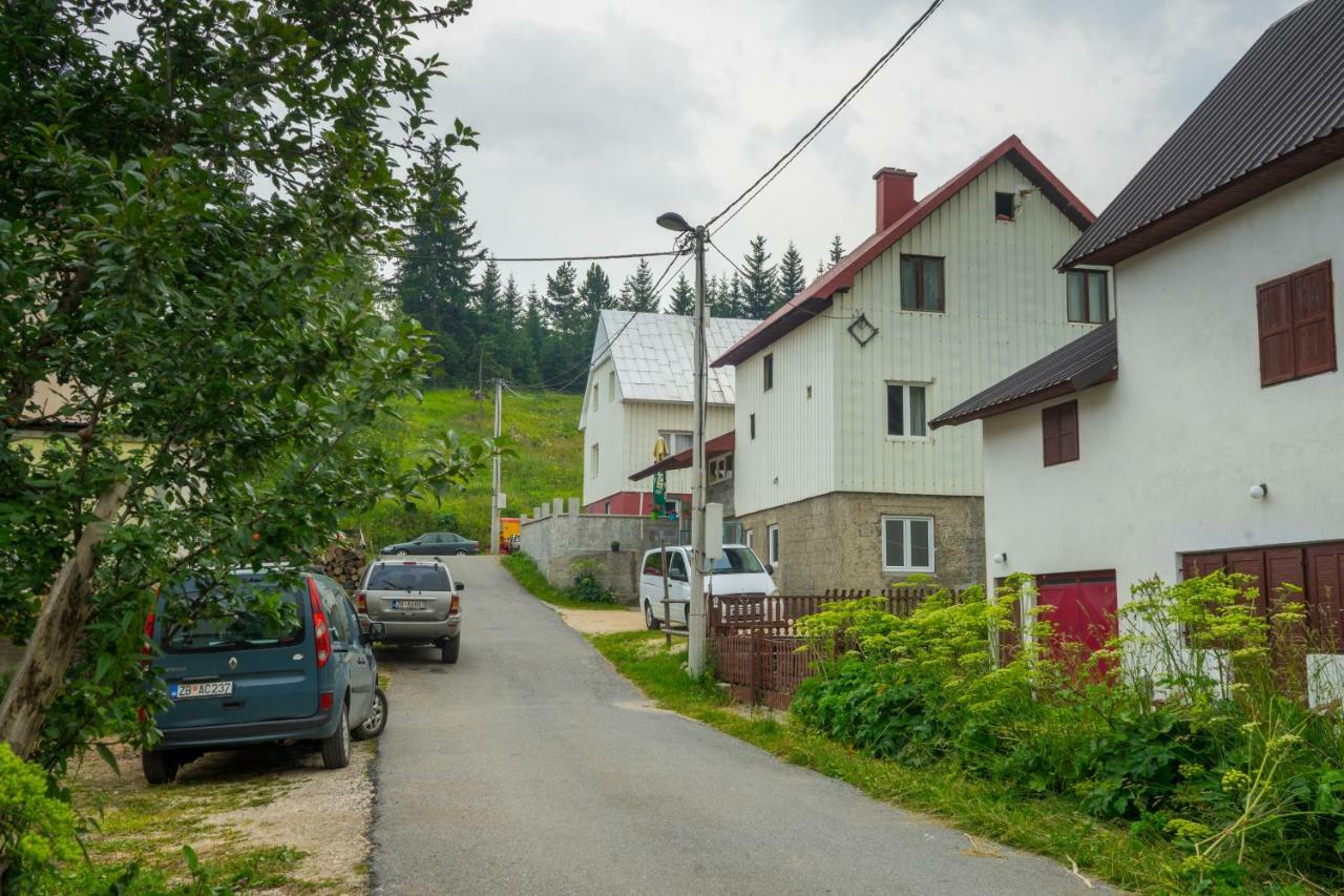 Lara Rooms Žabljak Buitenkant foto